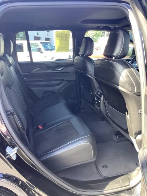 Used 2023 Jeep Grand Cherokee Altitude AWD/4WD image 24