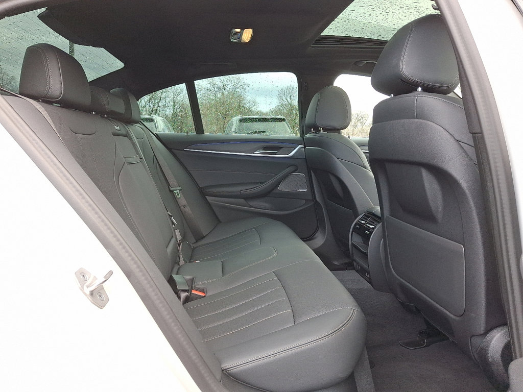 Used 2023 BMW 540i xDrive w/ Premium Package image 15