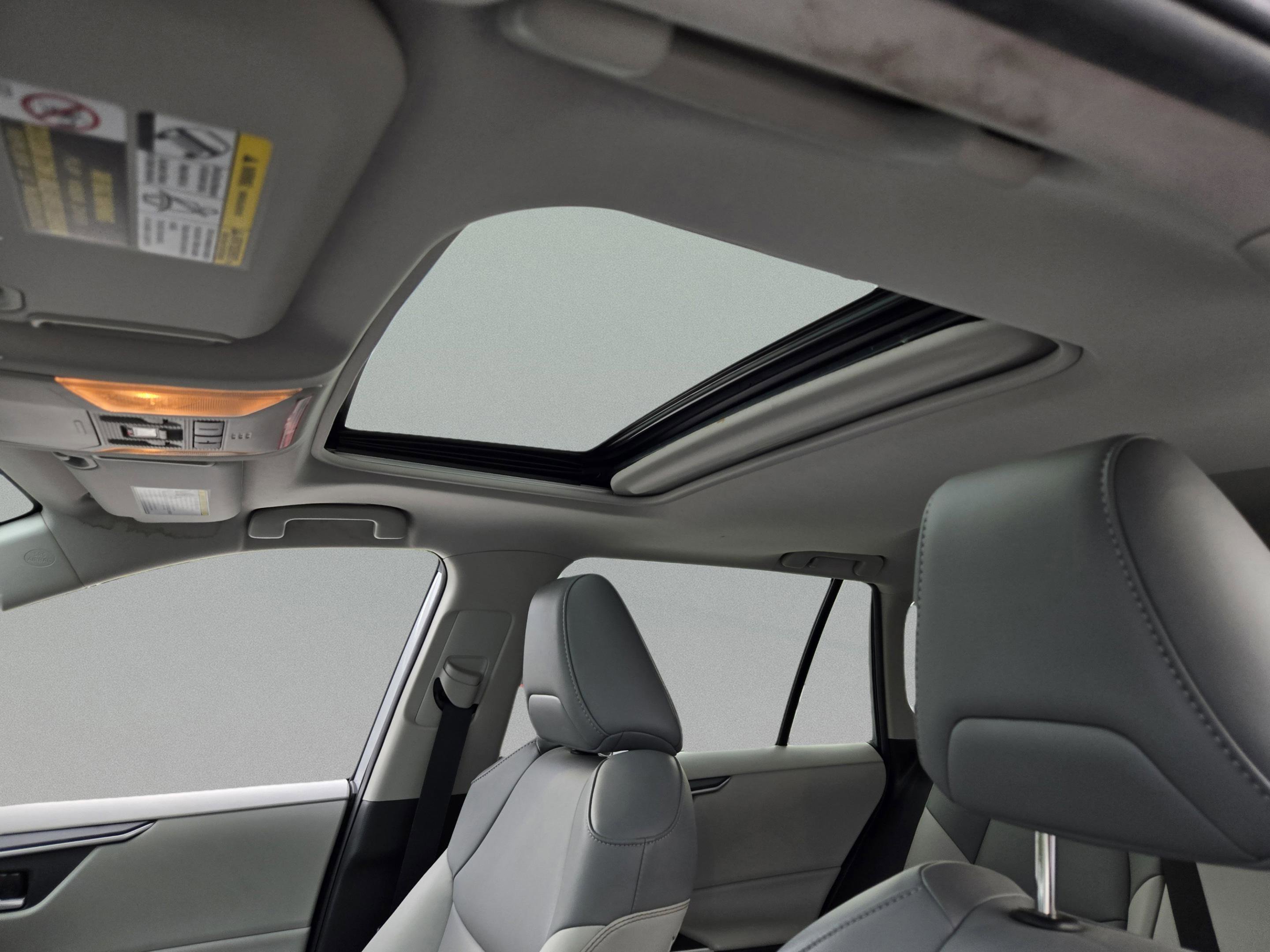 Used 2019 Toyota RAV4 XLE Premium FWD image 27