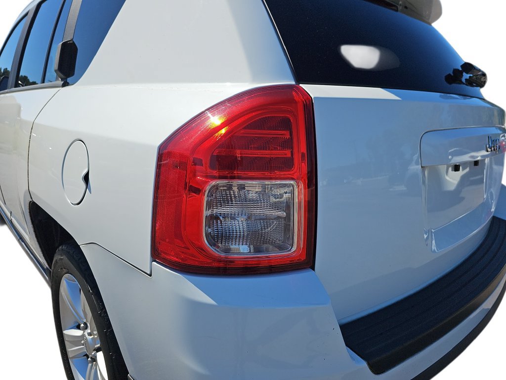 Used 2012 Jeep Compass Latitude FWD image 32