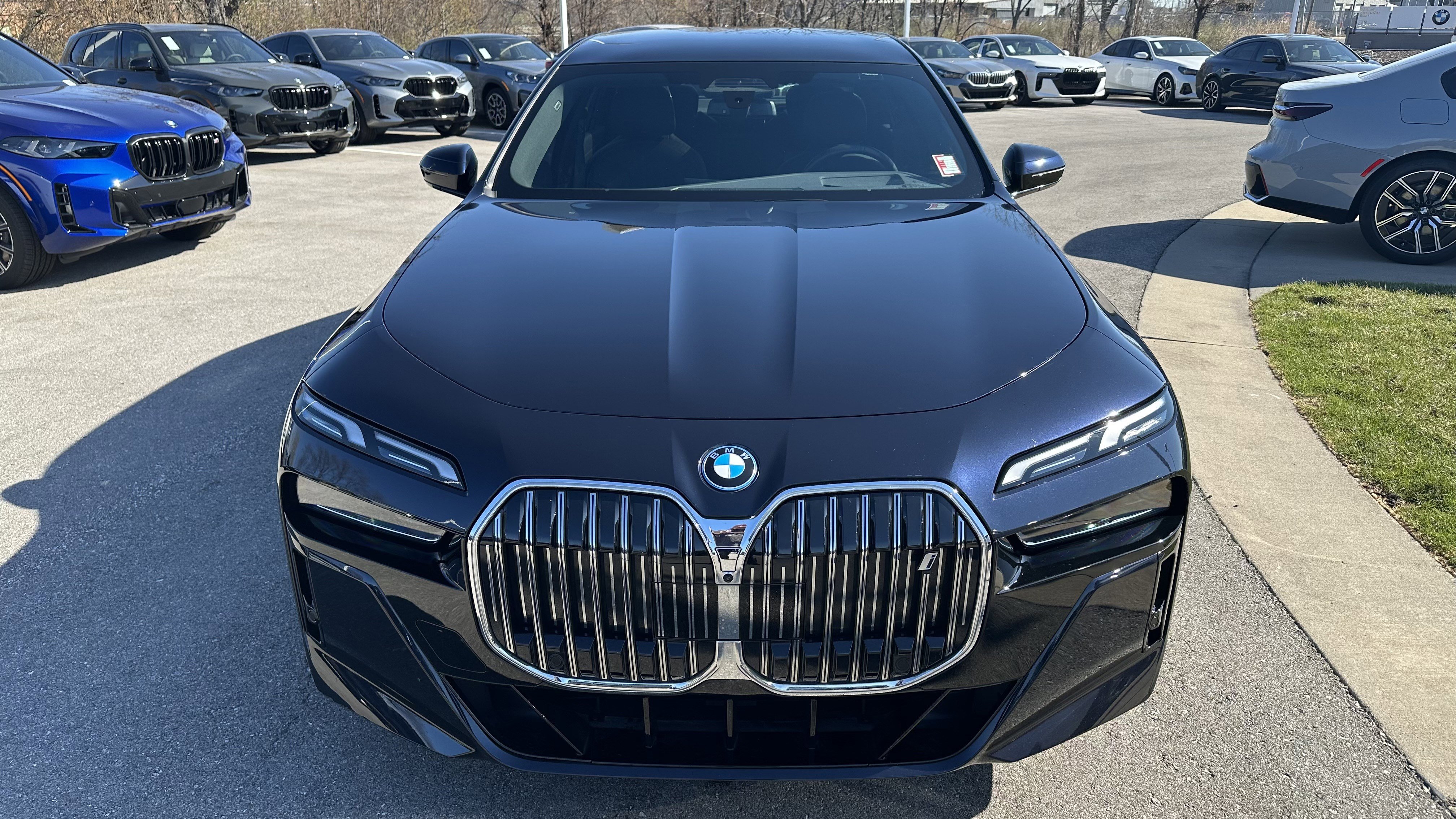 Used 2024 BMW i7 xDrive60 image 3