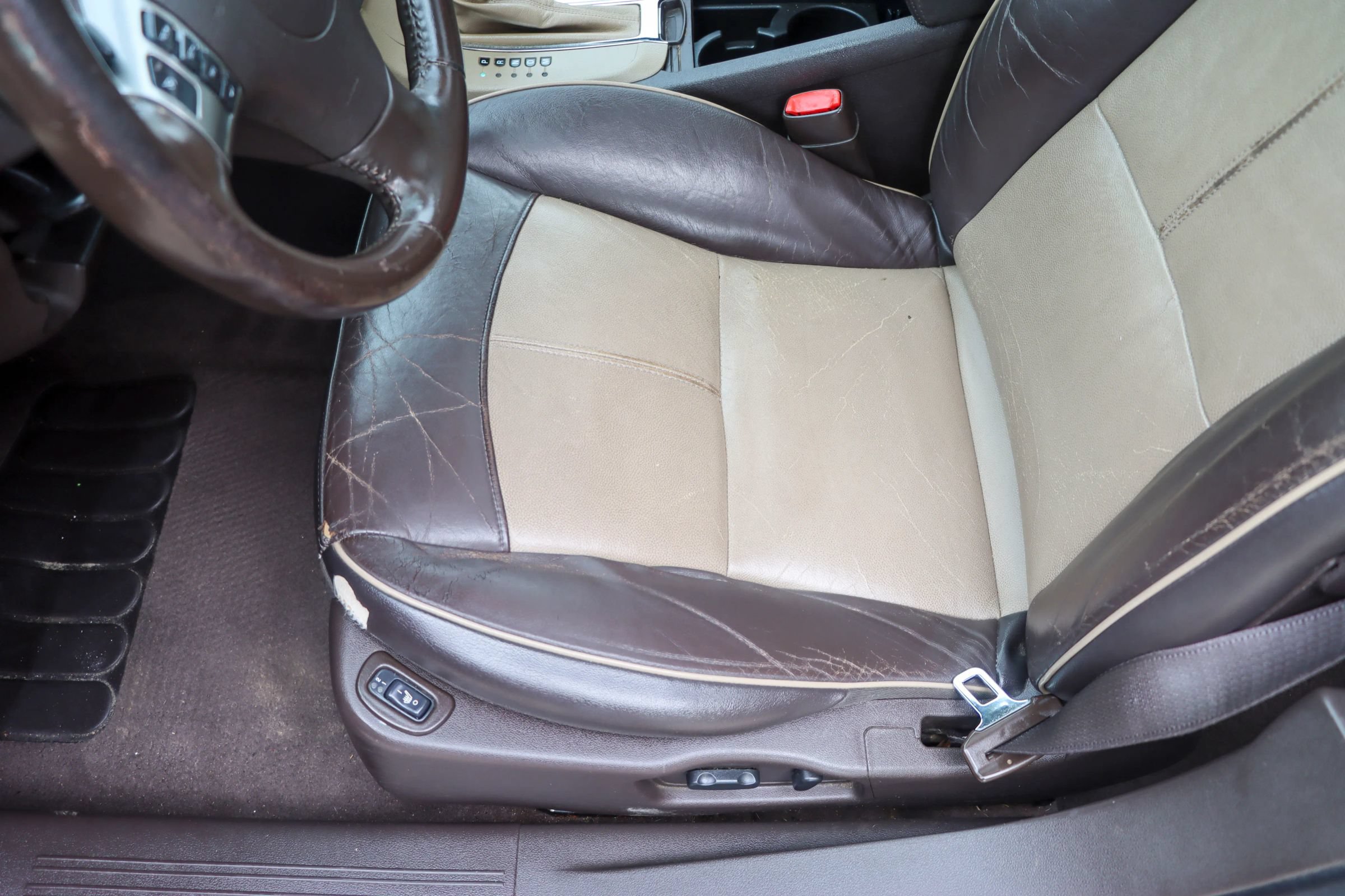 Used 2009 Chevrolet Malibu LTZ FWD image 16
