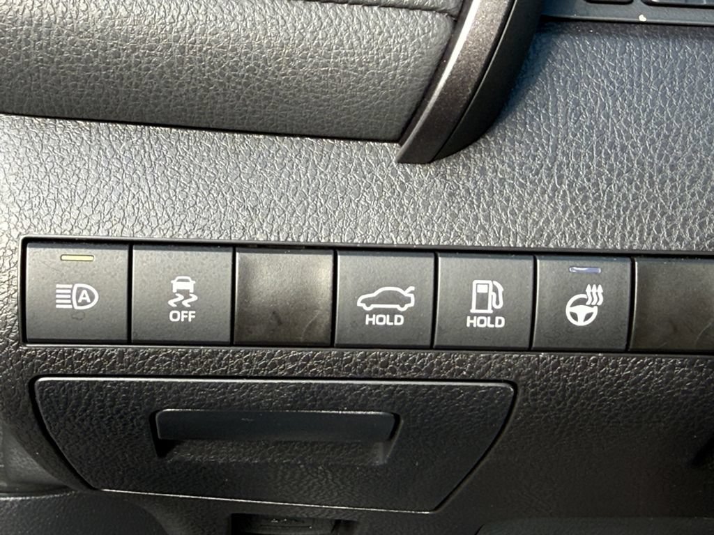 Used 2023 Toyota Camry SE w/ Cold Weather Package FWD image 21