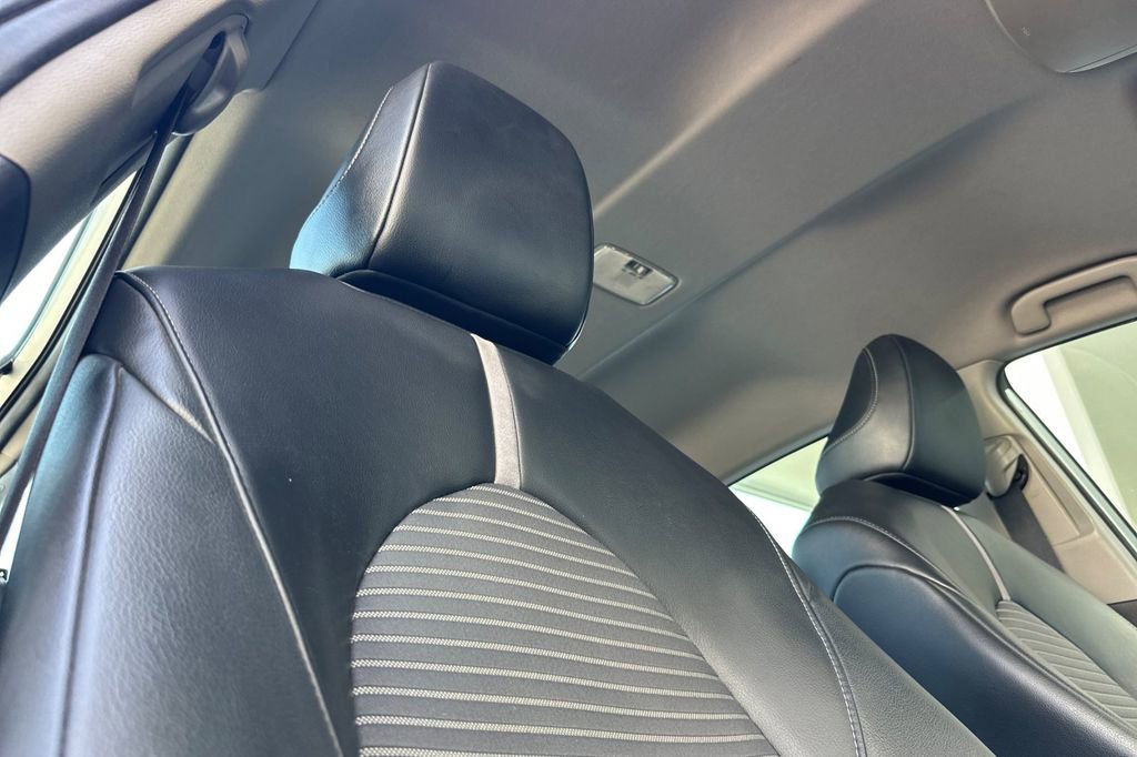 Used 2021 Toyota Camry SE FWD image 16