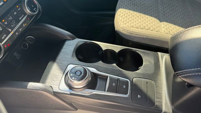 Used 2022 Ford Escape SE w/ SE Sport Appearance Package image 29