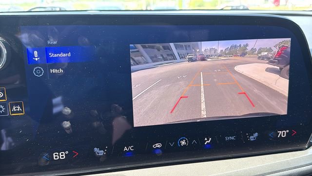 Used 2025 Chevrolet Traverse LT FWD image 18