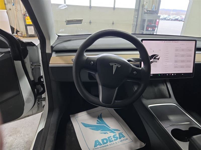 Used 2023 Tesla Model 3 Standard Range image 5