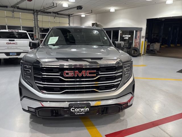 Used 2024 GMC Sierra 1500 SLT image 3