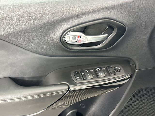 Used 2023 Jeep Cherokee Altitude Lux image 25