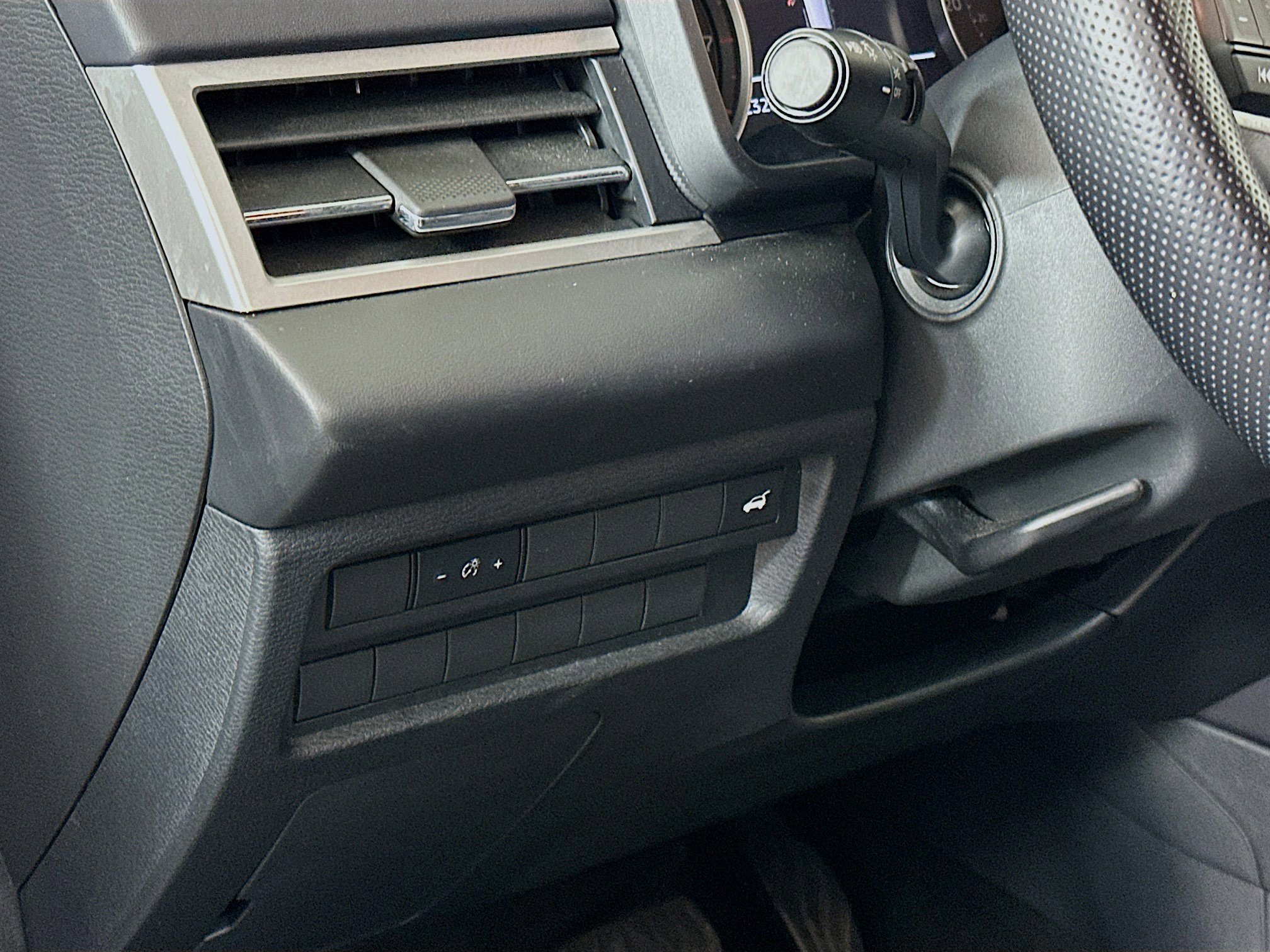 Used 2024 Mitsubishi Outlander SE image 17