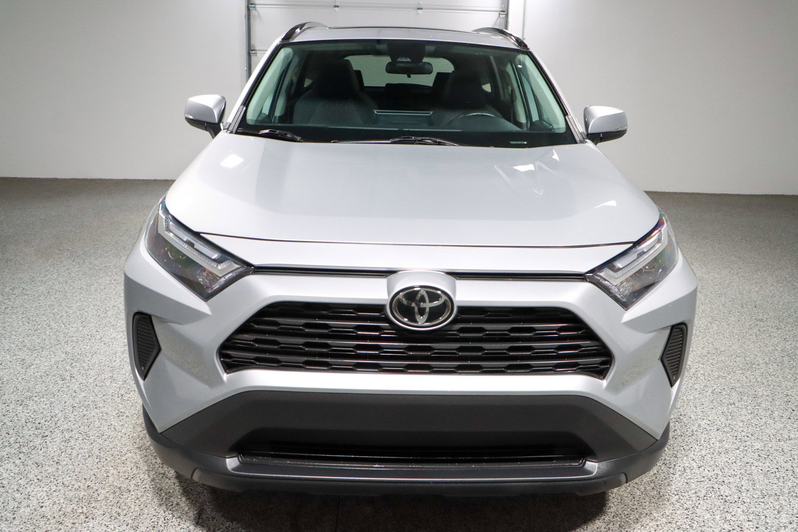 Used 2023 Toyota RAV4 XLE w/ Convenience Package image 4