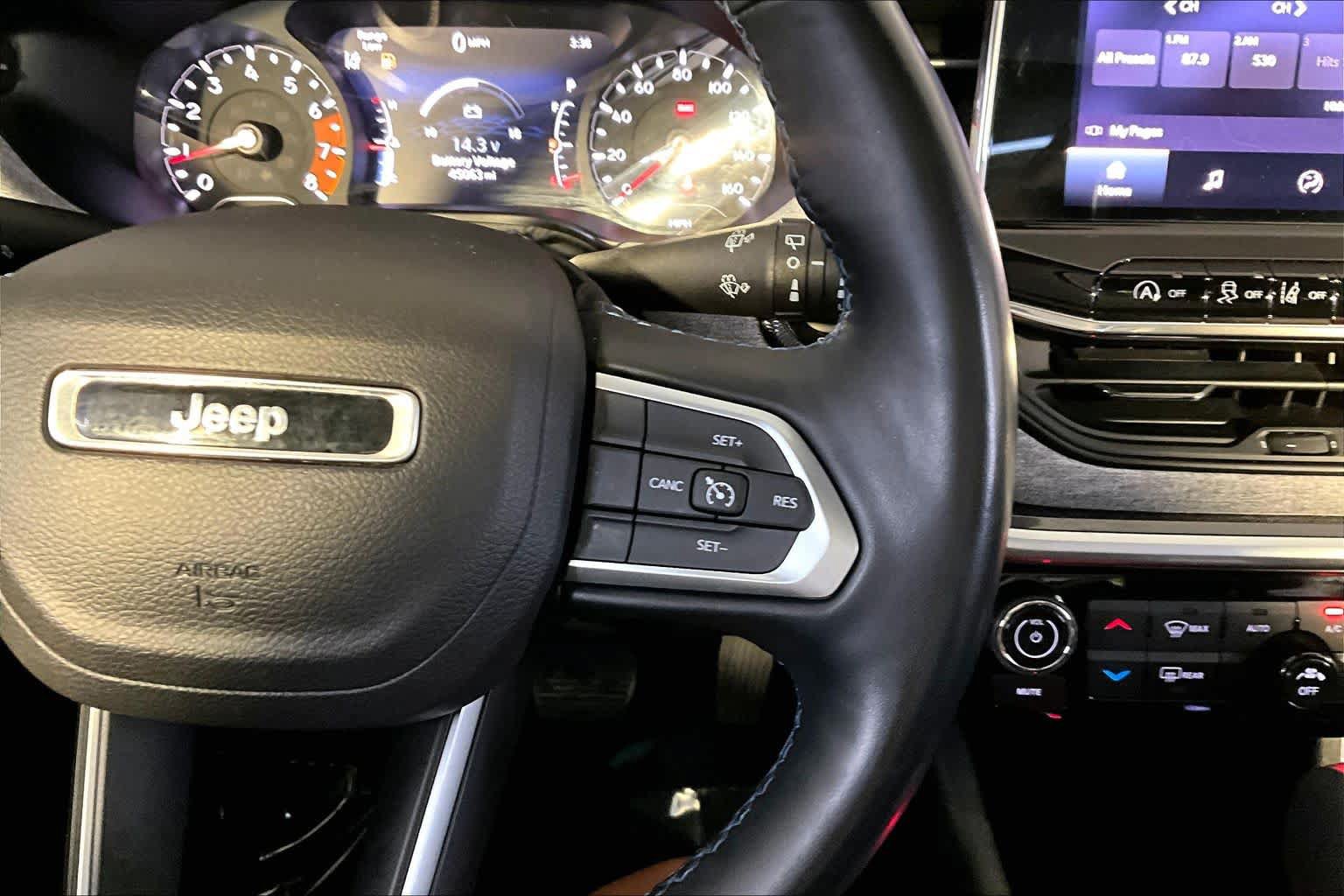 Used 2022 Jeep Compass Latitude w/ Sun and Sound Group AWD/4WD image 25