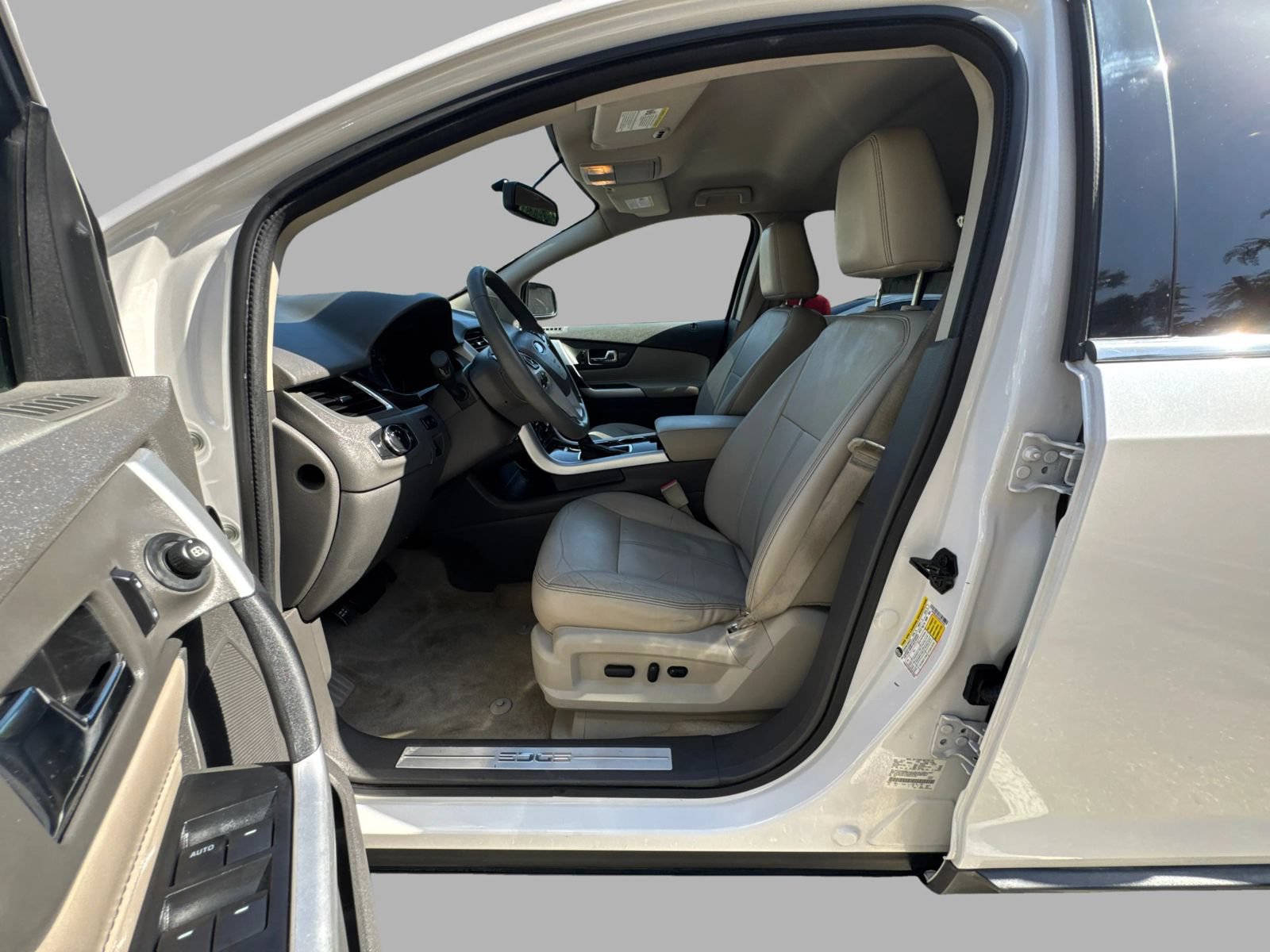 Used 2011 Ford Edge Limited w/ Driver Entry Pkg FWD image 16