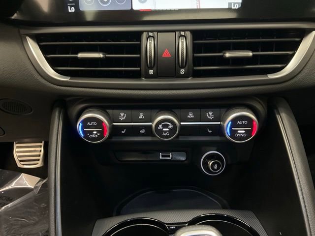 Used 2025 Alfa Romeo Giulia AWD image 20