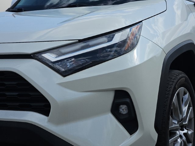 Used 2022 Toyota RAV4 XLE Premium FWD image 28