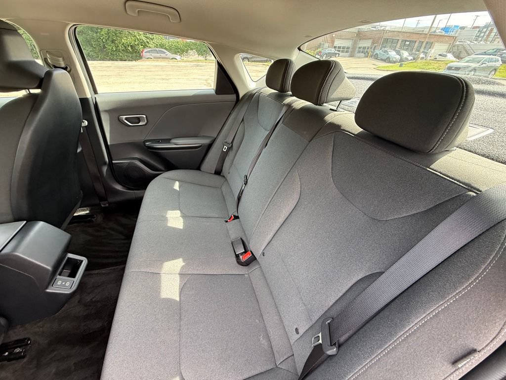 Used 2025 Kia K4 FWD image 25