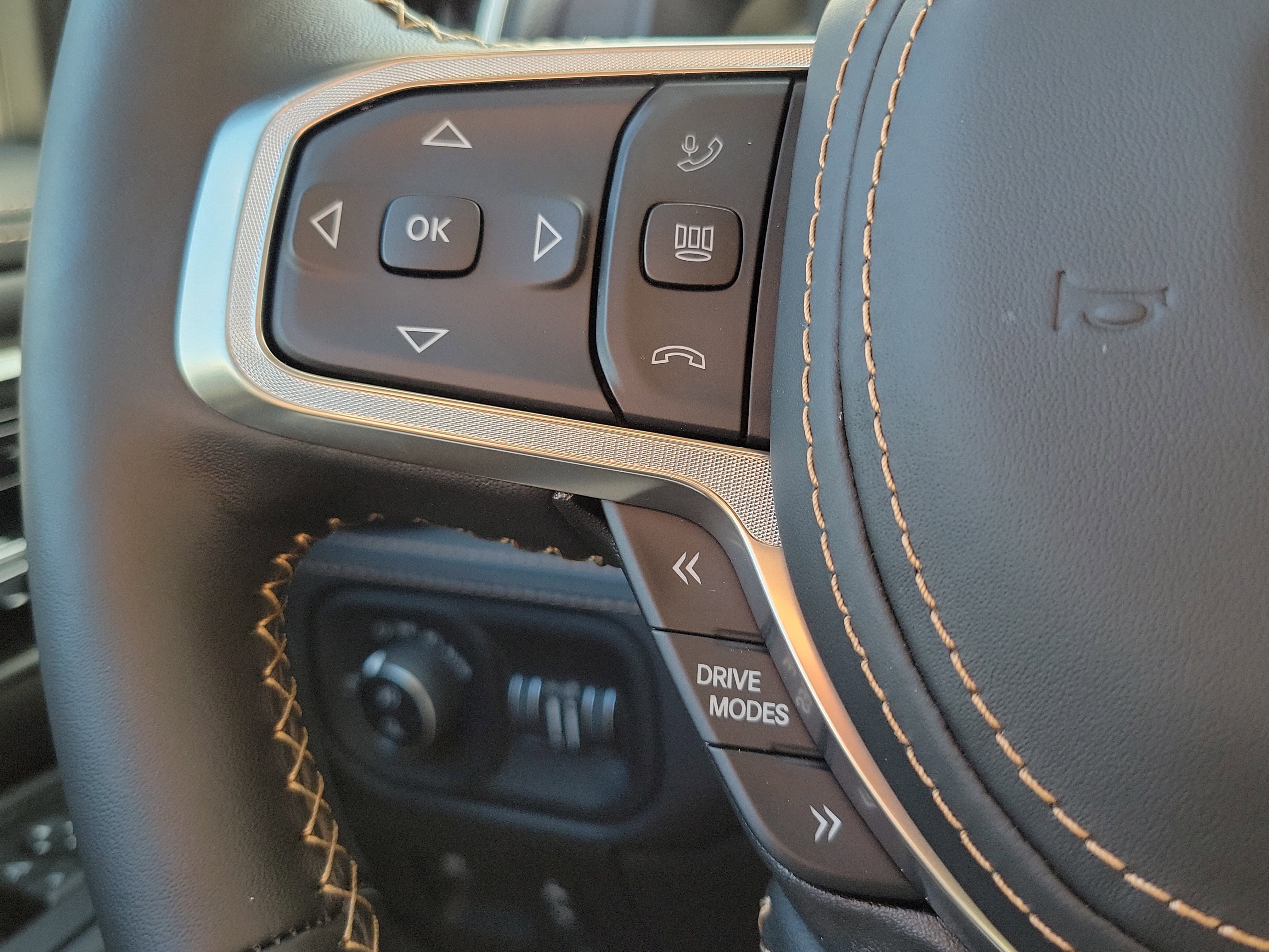 New 2026 RAM 1500 Tungsten w/ Trailer Tow Group AWD/4WD image 14