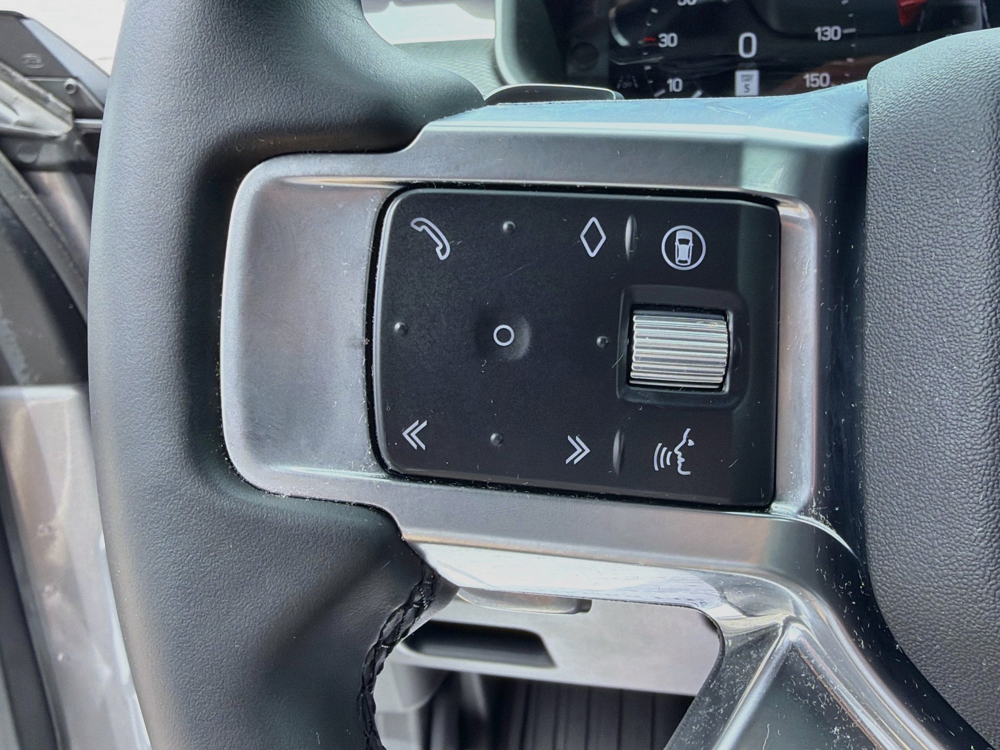 Certified 2025 Land Rover Discovery Dynamic SE AWD/4WD image 38