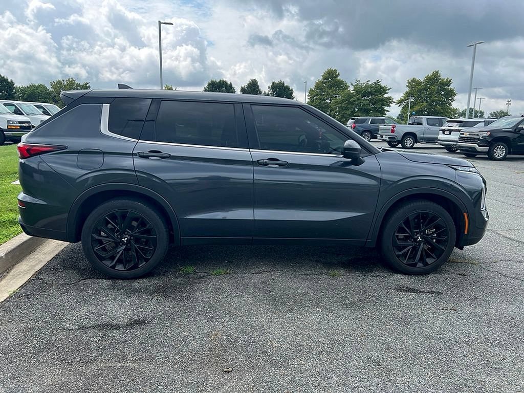 Used 2024 Mitsubishi Outlander SE Black Edition AWD/4WD image 9
