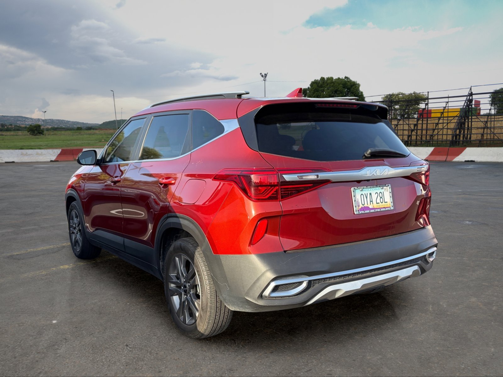 Used 2023 Kia Seltos S w/ Navigation Package FWD image 4