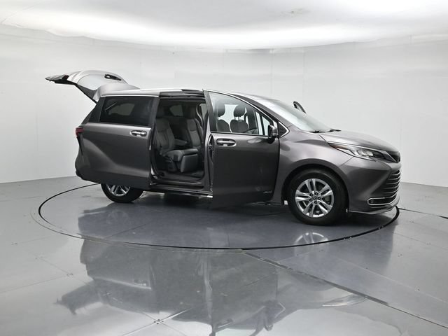 Used 2021 Toyota Sienna Limited FWD image 56