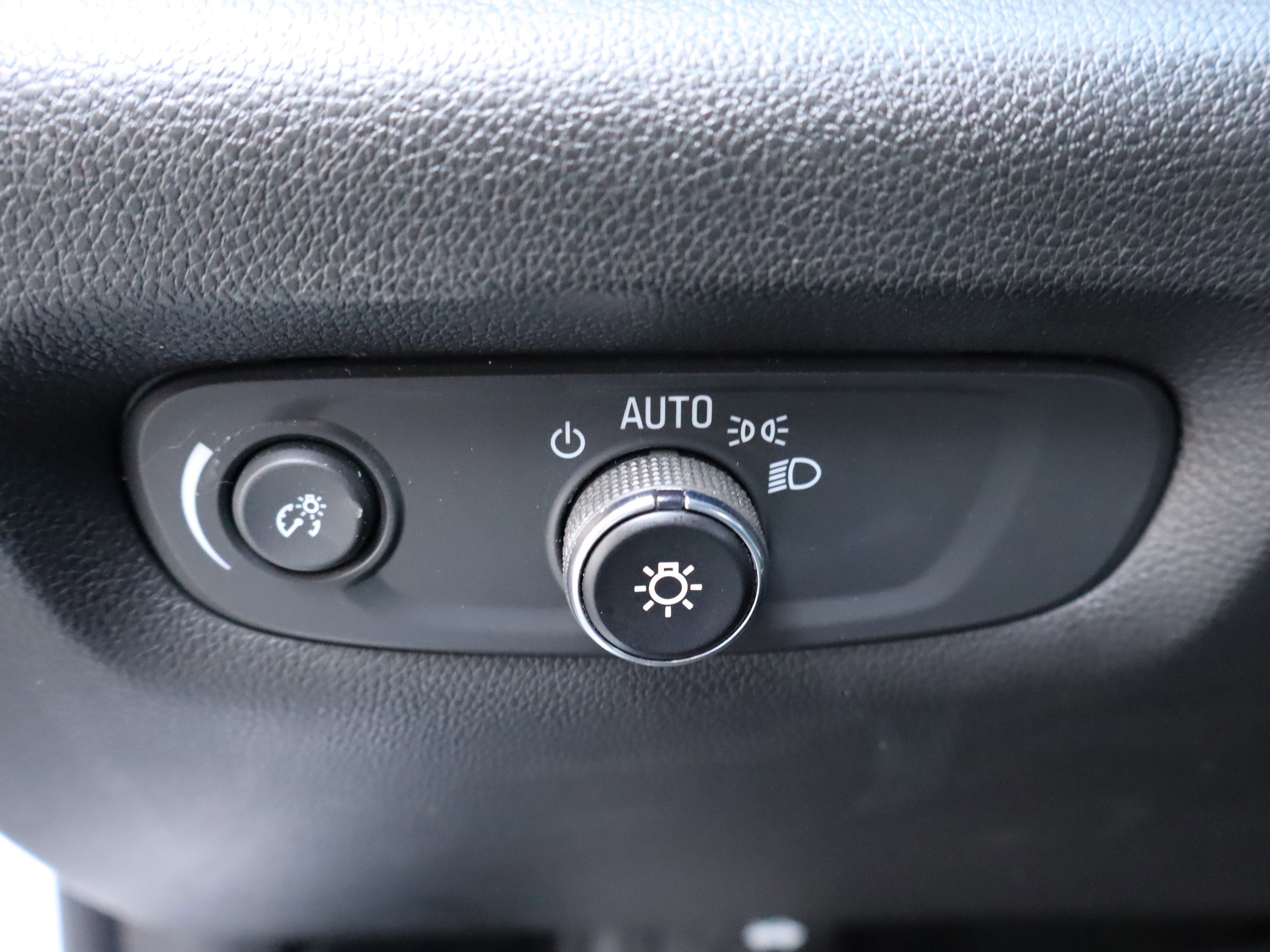 Used 2023 Chevrolet Traverse LT FWD image 18