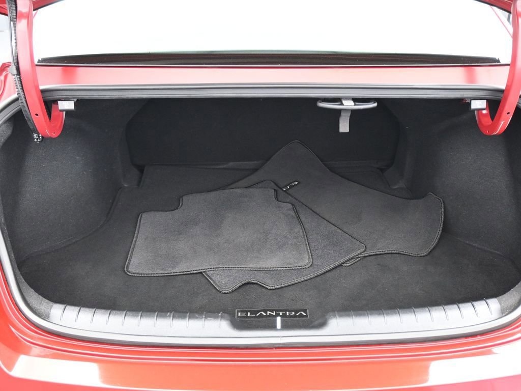 Used 2024 Hyundai Elantra SE FWD image 31