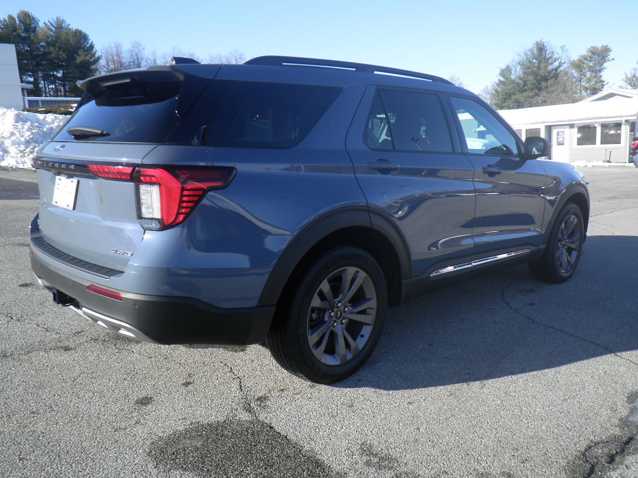 Certified 2025 Ford Explorer Active w/ Active Comfort Package image 5