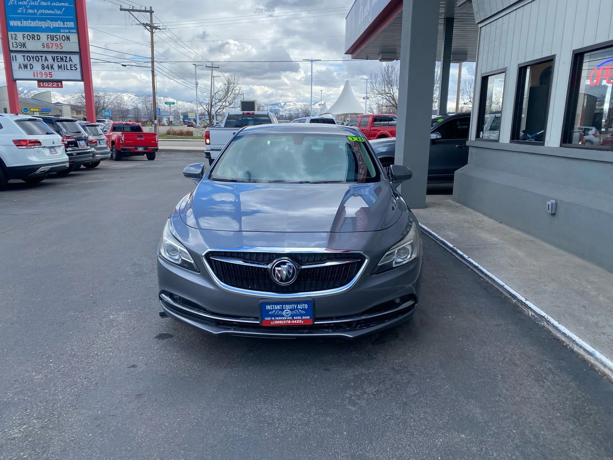 Used 2018 Buick LaCrosse Essence image 3