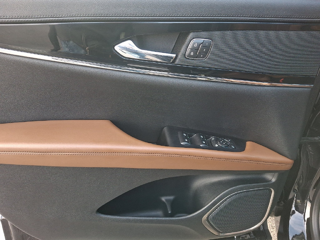 Certified 2022 Lincoln Nautilus Reserve AWD/4WD image 12