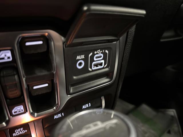 New 2026 Jeep Gladiator Rubicon w/ Technology Group image 24