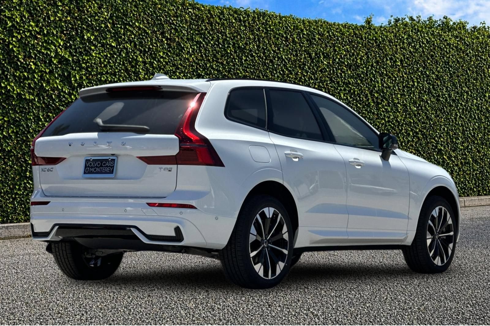 New 2026 Volvo XC60 T8 Plus w/ Climate Package AWD/4WD image 6