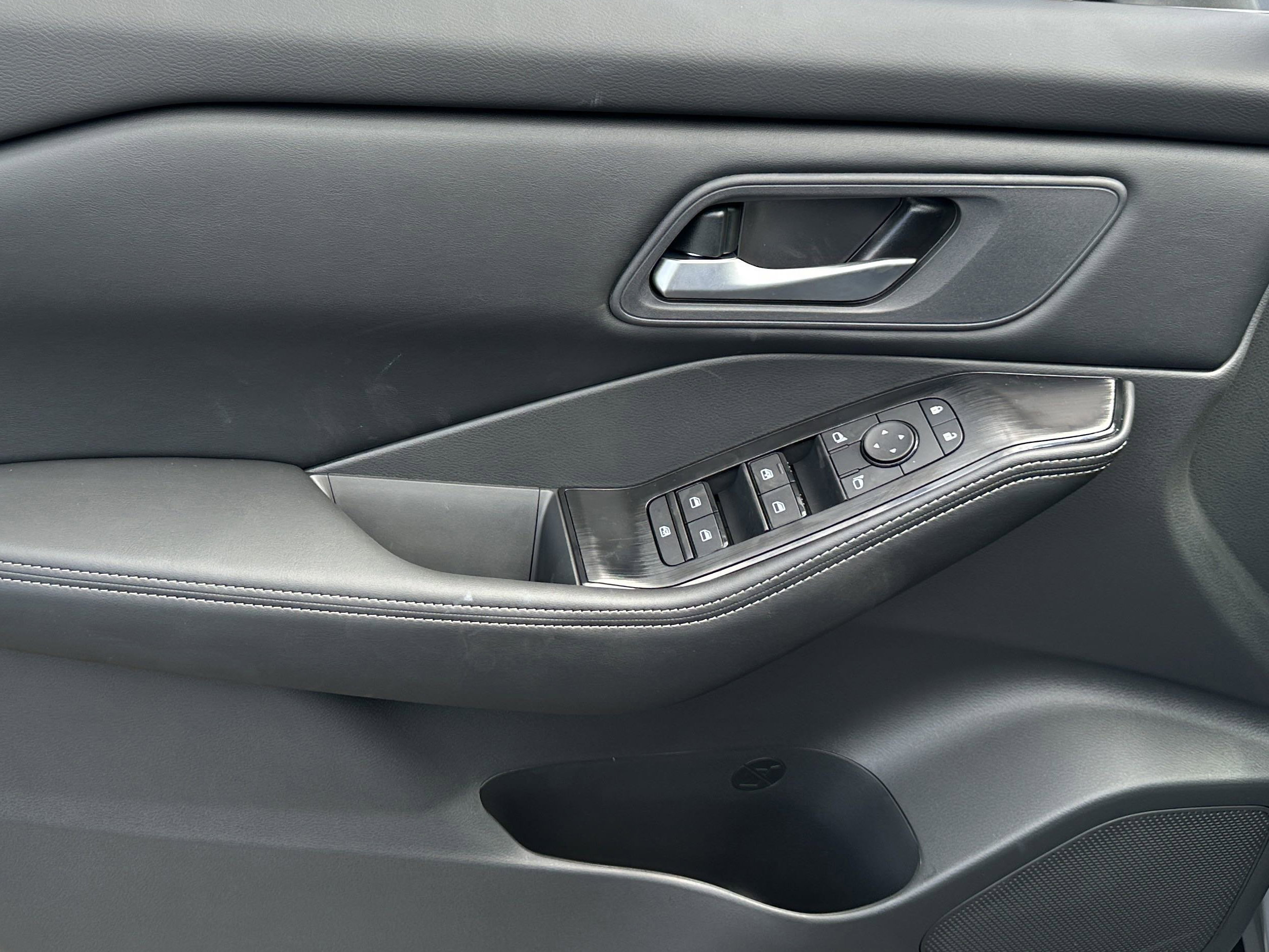 New 2026 Nissan Rogue SV w/ SV Premium Package image 18