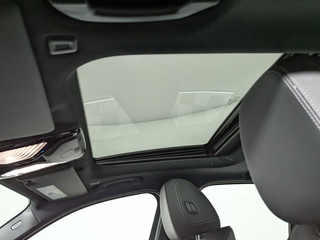 Used 2025 BMW 330i xDrive Sedan w/ M Sport Package image 11