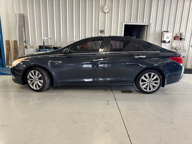 Used 2012 Hyundai Sonata SE w/ Navigation & Sunroof Pkg FWD image 2