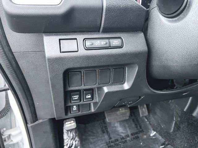 Used 2023 Nissan Frontier SV image 14