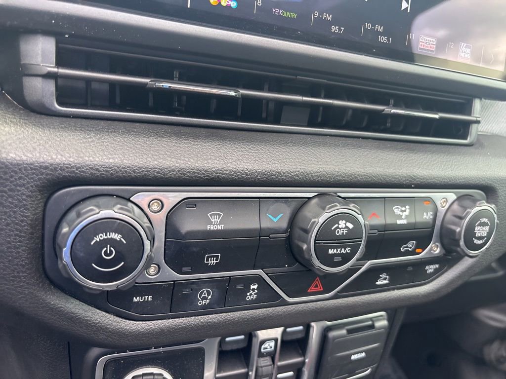 Used 2025 Jeep Wrangler Sport S image 45