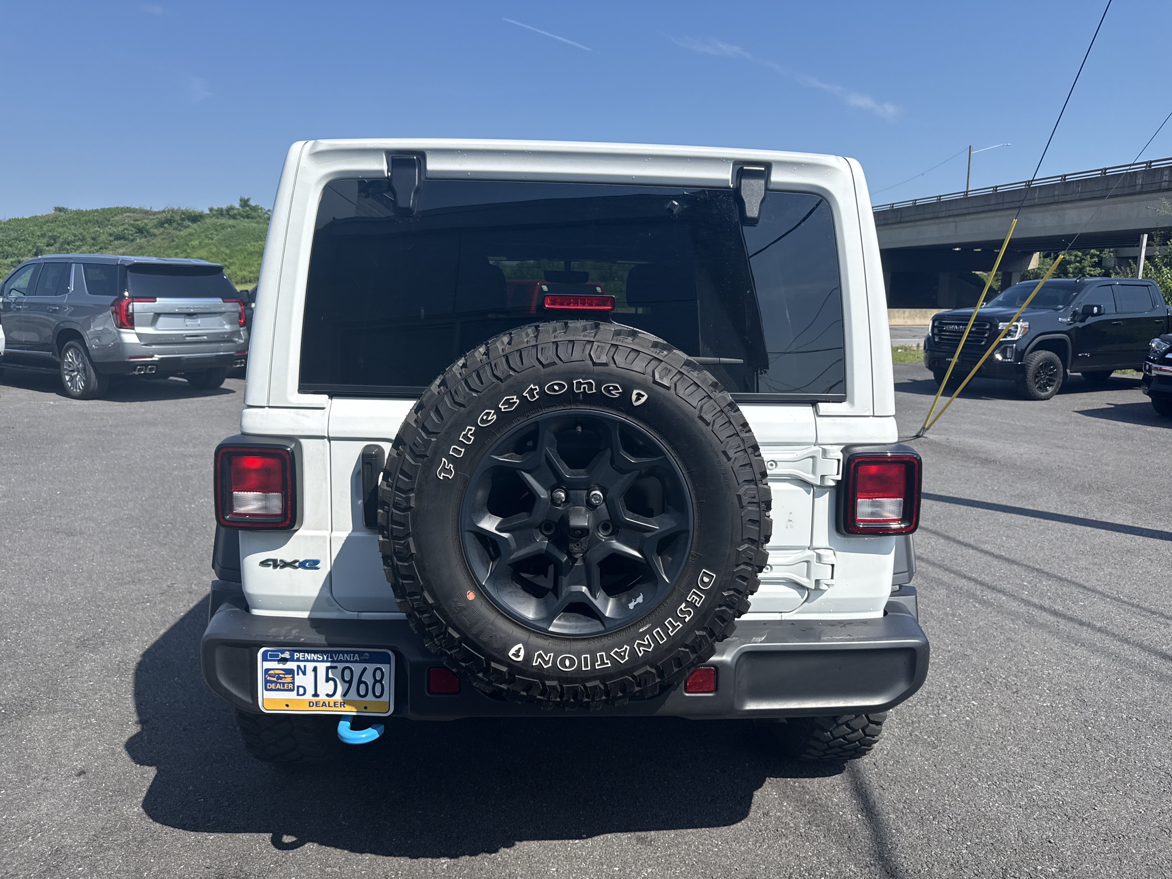 Used 2023 Jeep Wrangler Unlimited w/ Sun & Screen Package AWD/4WD image 4