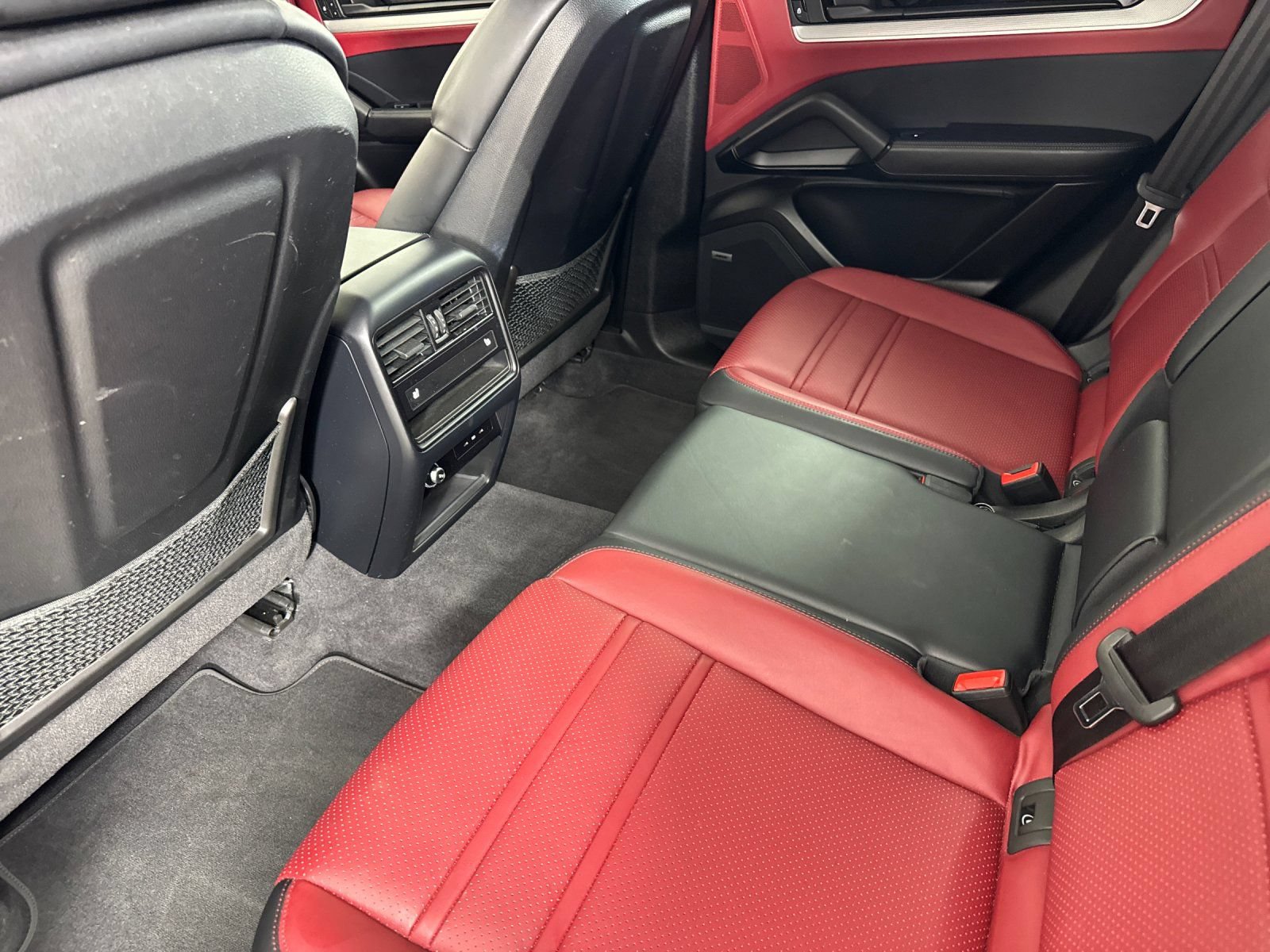 Certified 2024 Porsche Cayenne AWD/4WD image 13