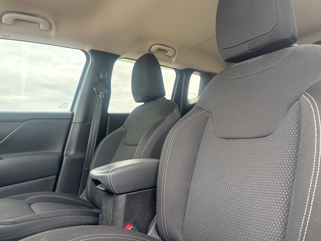 Used 2023 Jeep Renegade Altitude AWD/4WD image 35