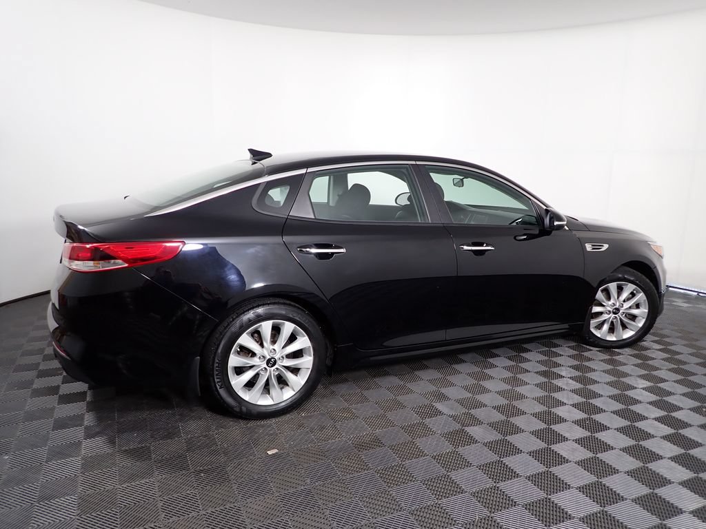 Used 2018 Kia Optima LX w/ 17" Alloy Wheels Package FWD image 16