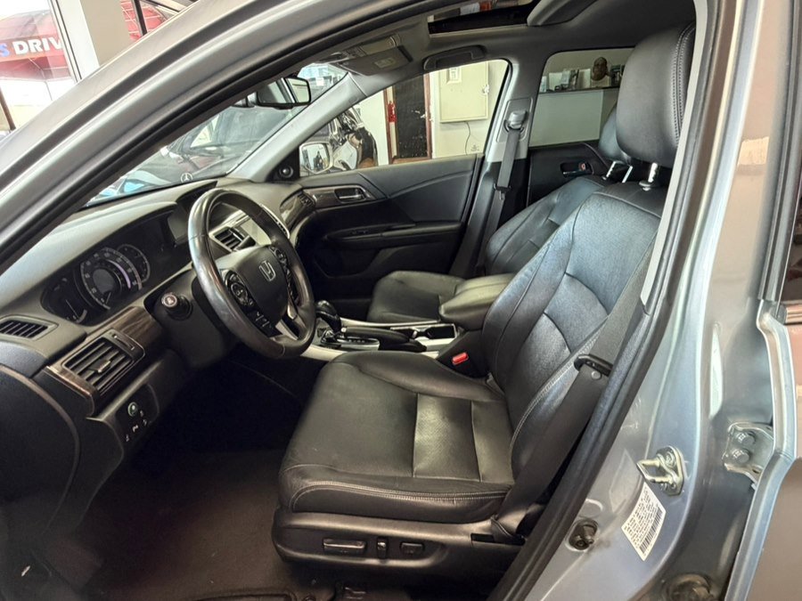 Used 2017 Honda Accord Touring image 18