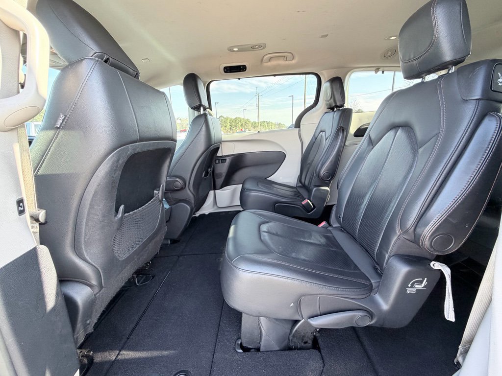 Used 2020 Chrysler Pacifica Touring-L FWD image 22