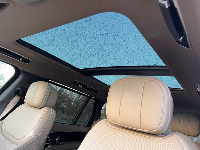 Used 2025 Land Rover Range Rover Long Wheelbase SE image 19