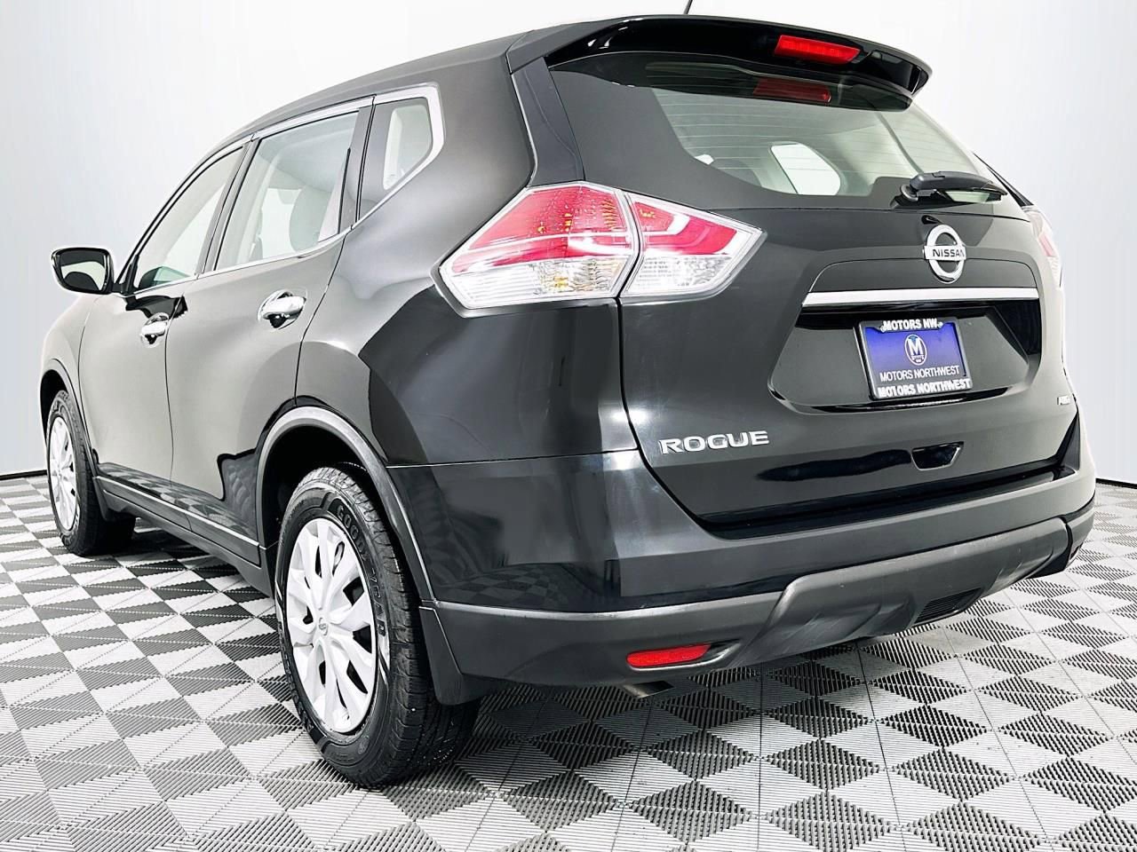 Used 2015 Nissan Rogue S image 9