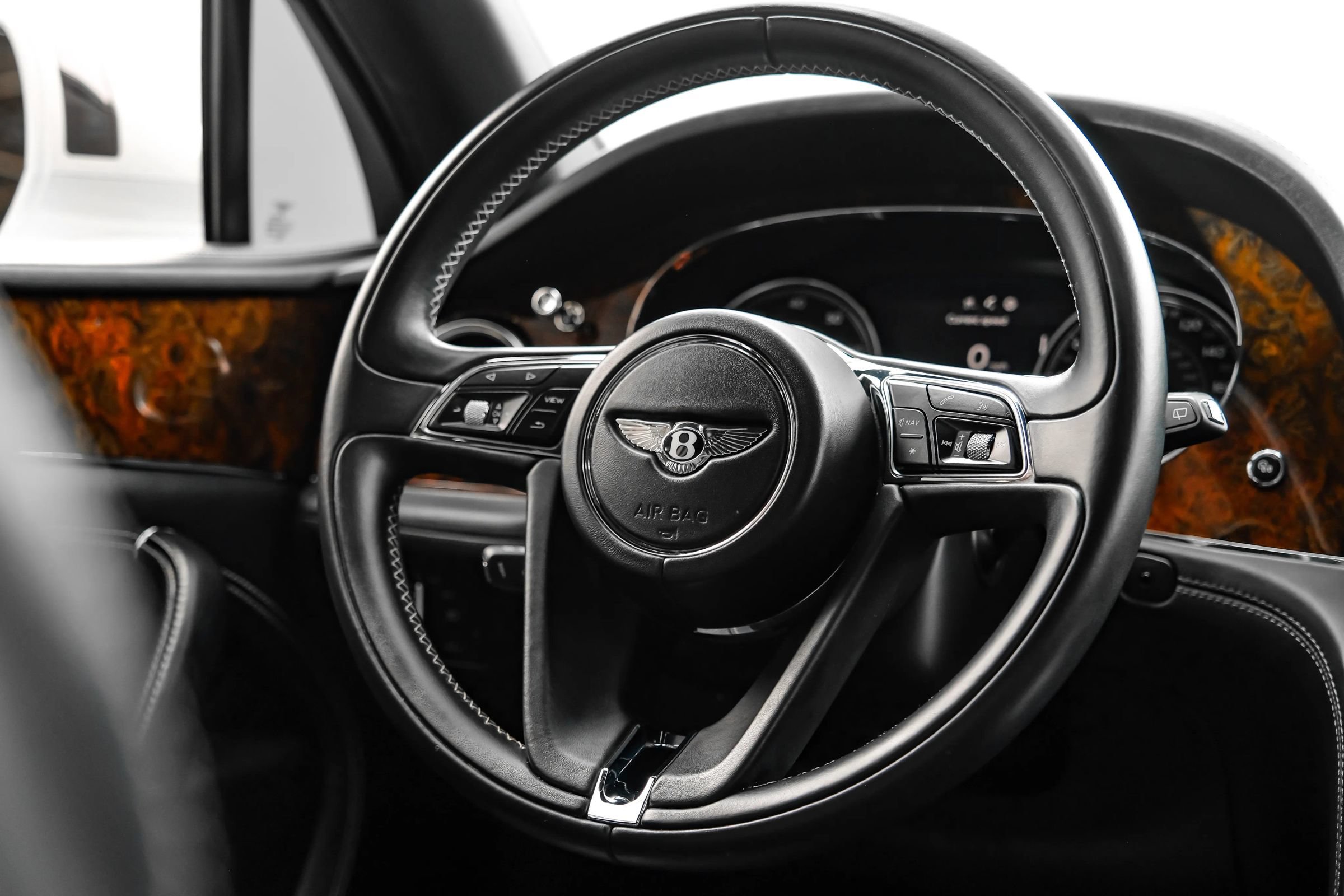 Used 2019 Bentley Bentayga AWD/4WD image 12