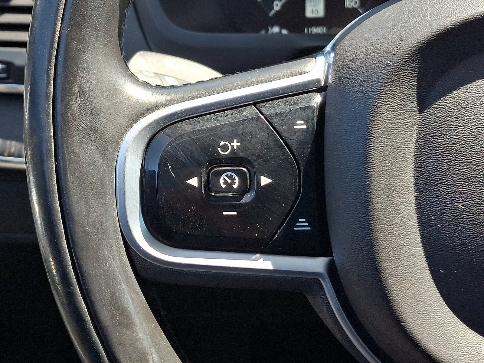 Used 2020 Volvo XC90 T5 Momentum AWD/4WD image 24