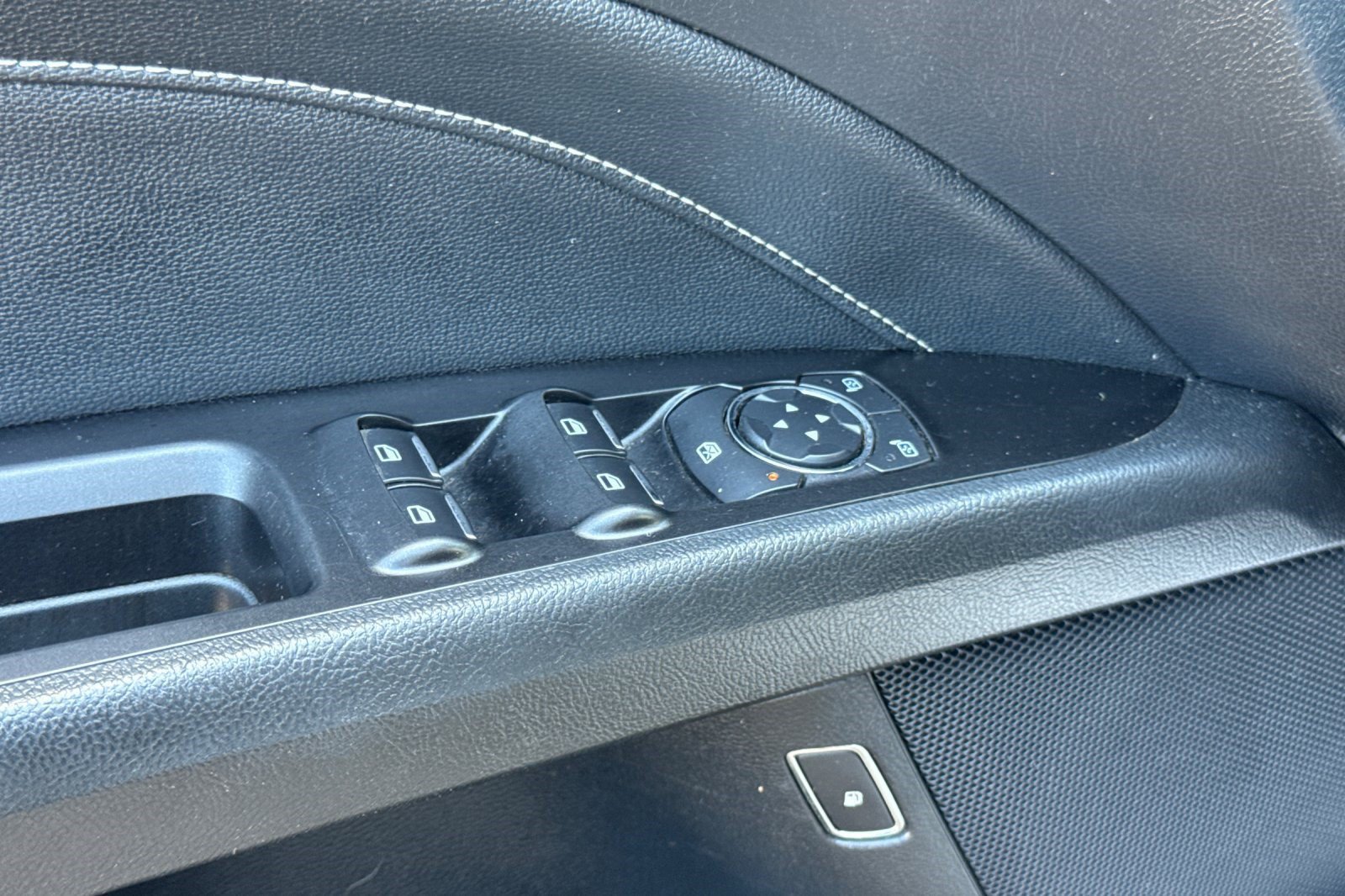 Used 2019 Ford Fusion Energi Titanium FWD image 14