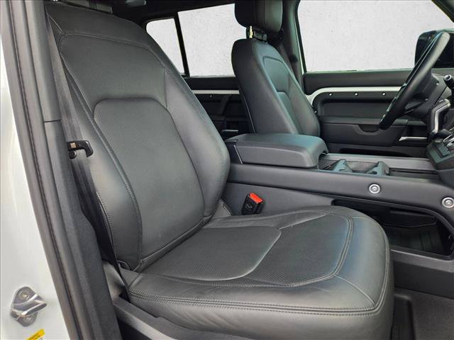 Used 2025 Land Rover Defender 110 X-Dynamic SE AWD/4WD image 18