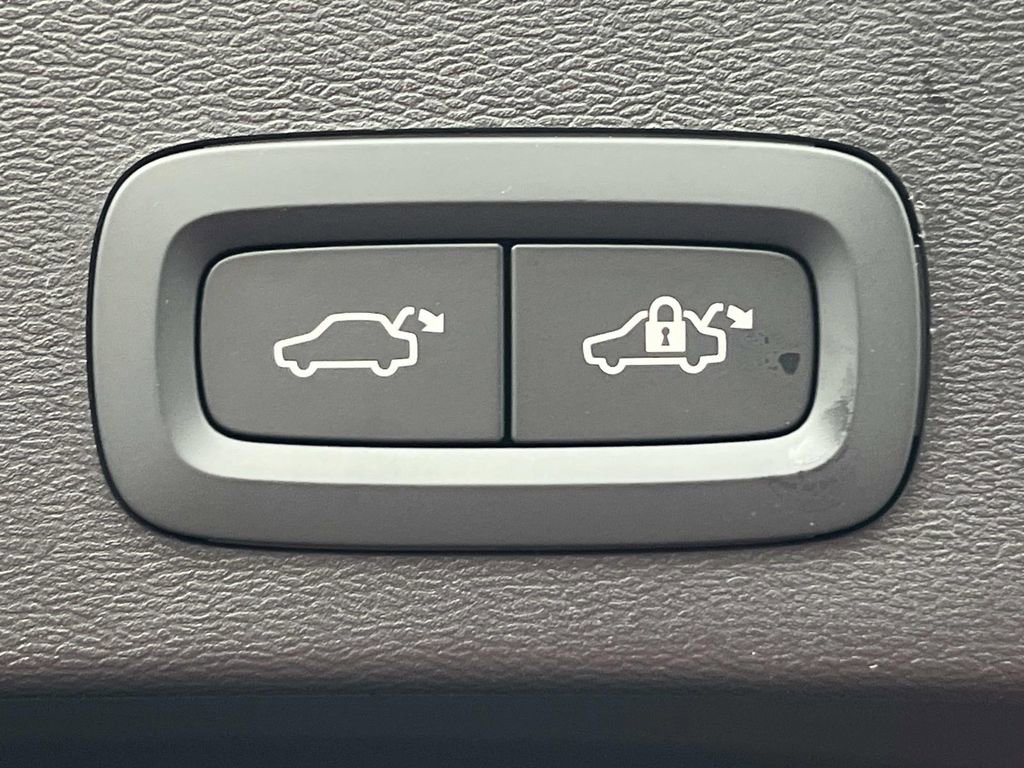 New 2026 Volvo XC40 B4 Core w/ Climate Package image 13